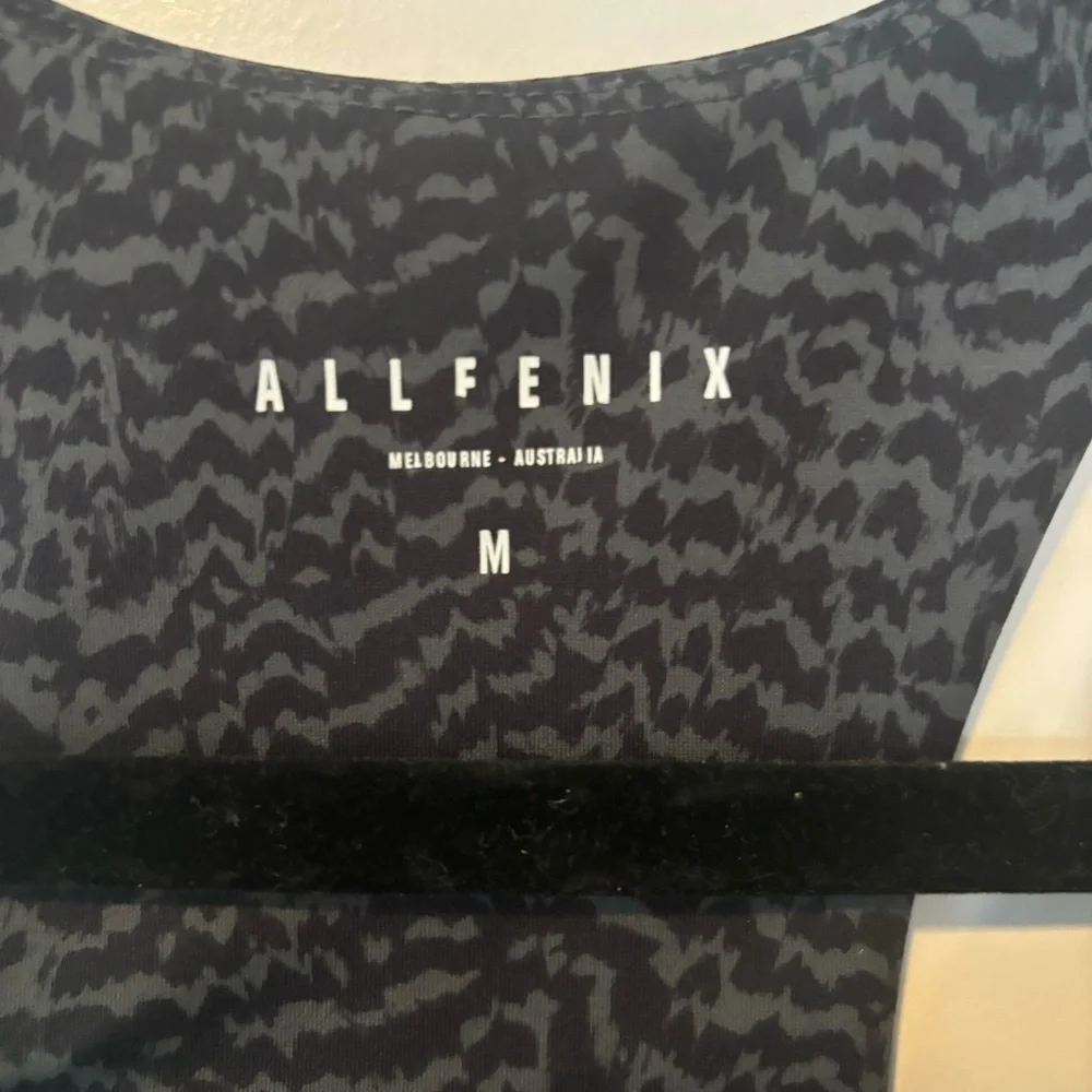 ALLFENIX- SZ M Black Sport Bra/ Lounge Crop Top - Picture 4 of 9